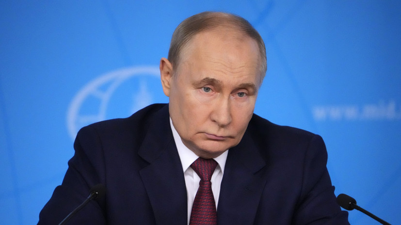 Песков назвал неконструктивной реакцию Запада на инициативы Путина