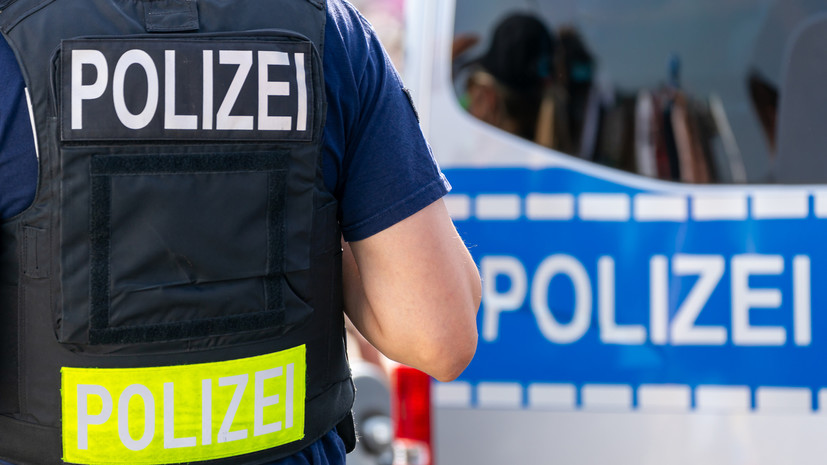 Напавший на полицейских в Гамбурге мужчина нёс зажигательную смесь