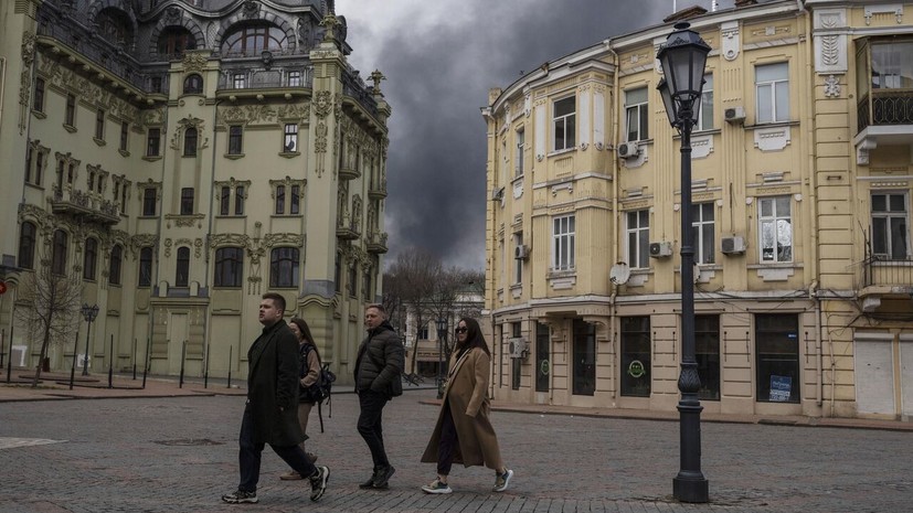 В Одессе снова сожгли военный микроавтобус