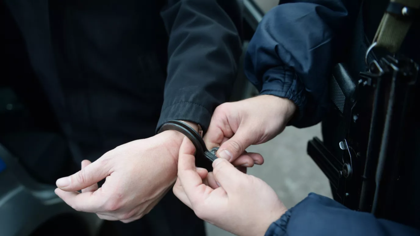 Суд арестовал москвича на 10 суток за демонстрацию тату в виде свастики
