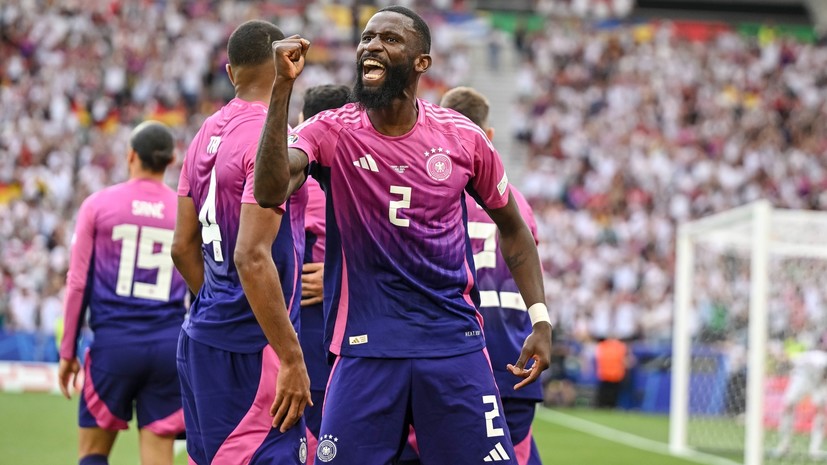 Выбежавший на поле фанат, разбитый нос Ливаковича и странное празднование Шакири: чем запомнился шестой день Евро-2024