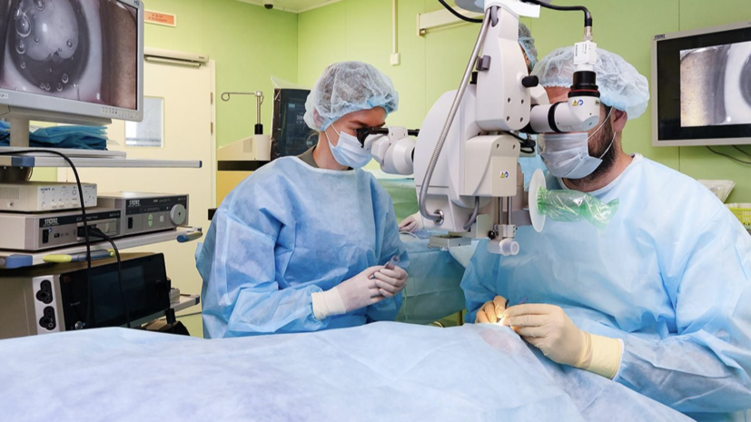 Хирурги Морозовской детской больницы провели уникальную операцию по имплантации торической линзы