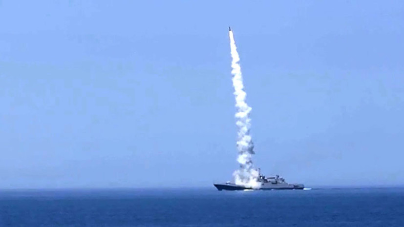 Высокоточным оружием морского базирования: ВС РФ нанесли удар по месту подготовки лётного состава ВСУ