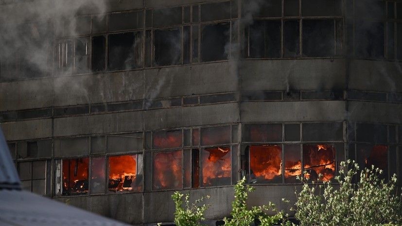 В горящем здании в подмосковном Фрязине произошло обрушение конструкций