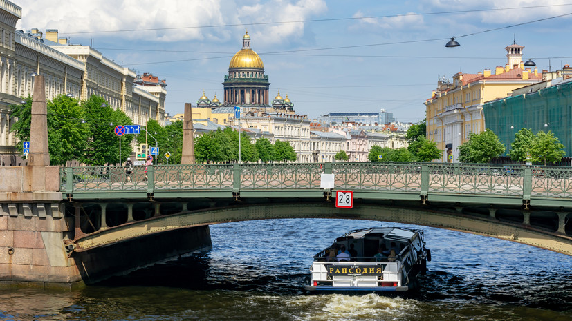 В Петербурге завершили ремонт Поцелуева моста
