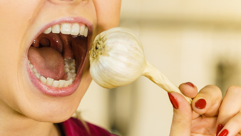 Стоматолог Лысенков: лечение зубной боли чесноком приводит к осложнениям