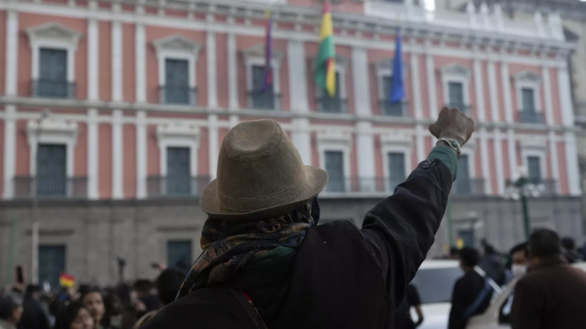 Посольство: россиянам рекомендовано сохранять меры предосторожности в Боливии