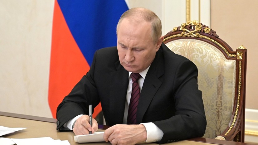 Путин подписал указ о ежемесячной компенсационной выплате контрактникам