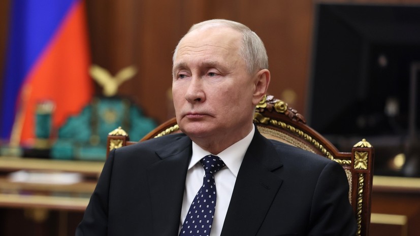Путин призвал развивать кадровые программы для подготовки управленцев