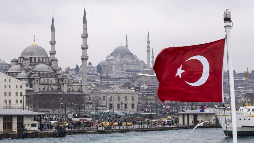 Прибывший из России сухогруз сел на мель у берегов Стамбула