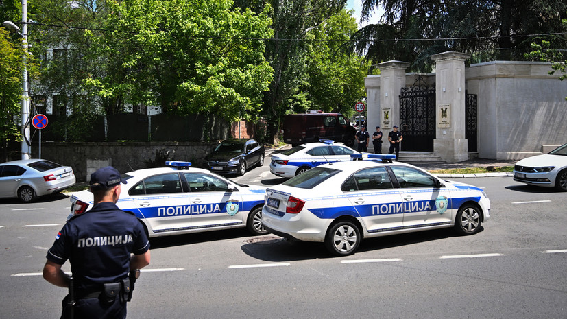 Глава МВД Сербии: нападение у посольства Израиля в Белграде является терактом