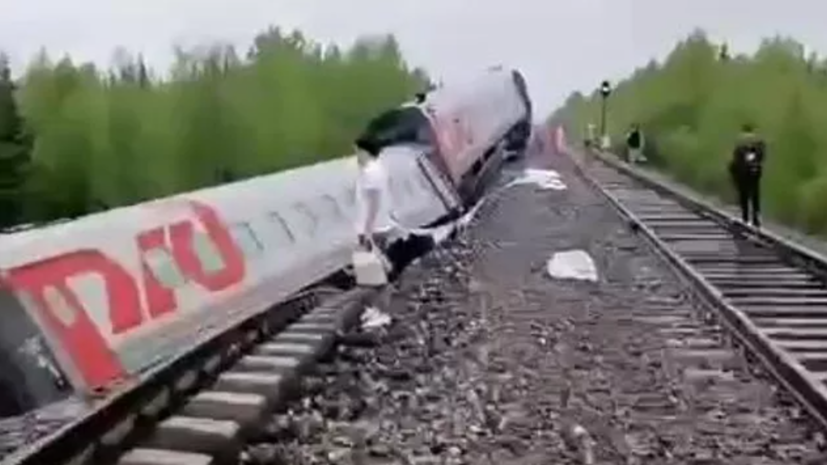 Пассажиров сошедшего с рельсов поезда из Воркуты доставили в Новороссийск