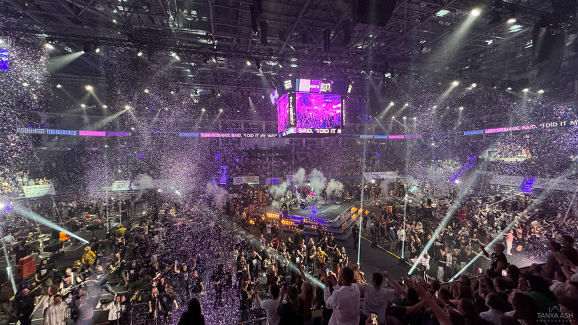 «Сильно, мощно и громко»: в России впервые прошёл масштабный рок-концерт с участием тысячи музыкантов на одной сцене