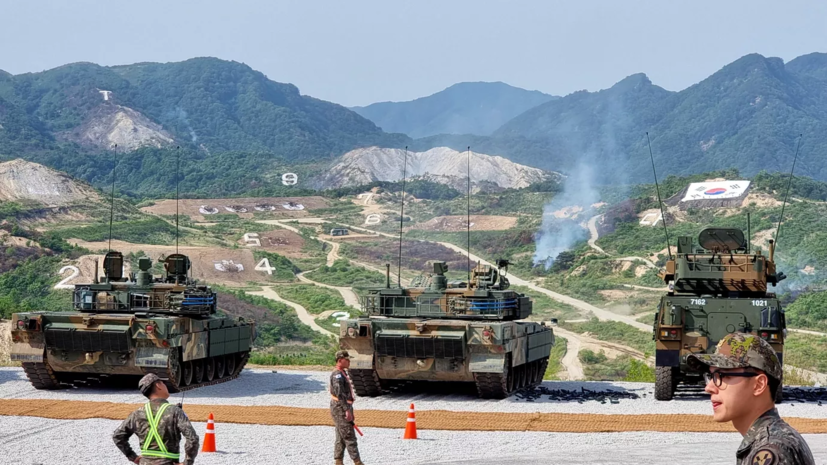 «Рёнхап»: Южная Корея провела учения с боевой стрельбой у границ с КНДР
