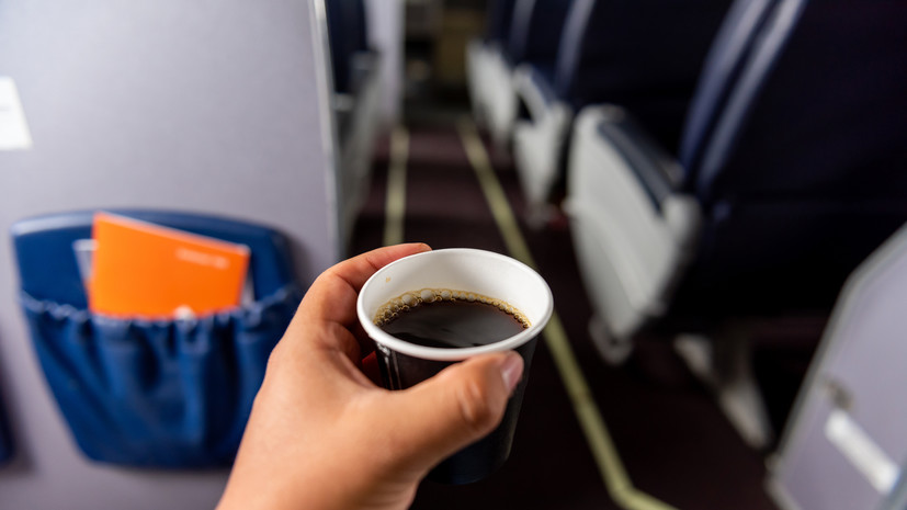 Врач Царёва посоветовала не пить кофе и какао в самолёте