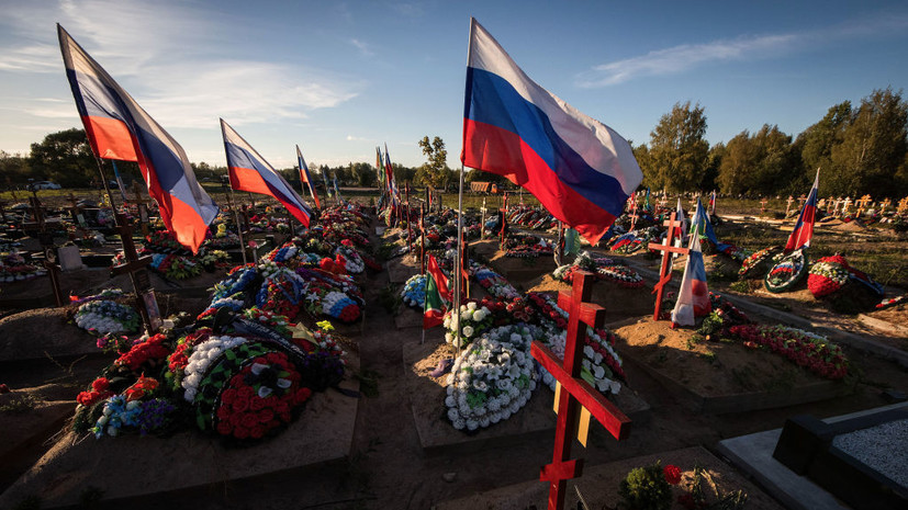 В Петербурге и Ленобласти неизвестные громят могилы военных, погибших на СВО
