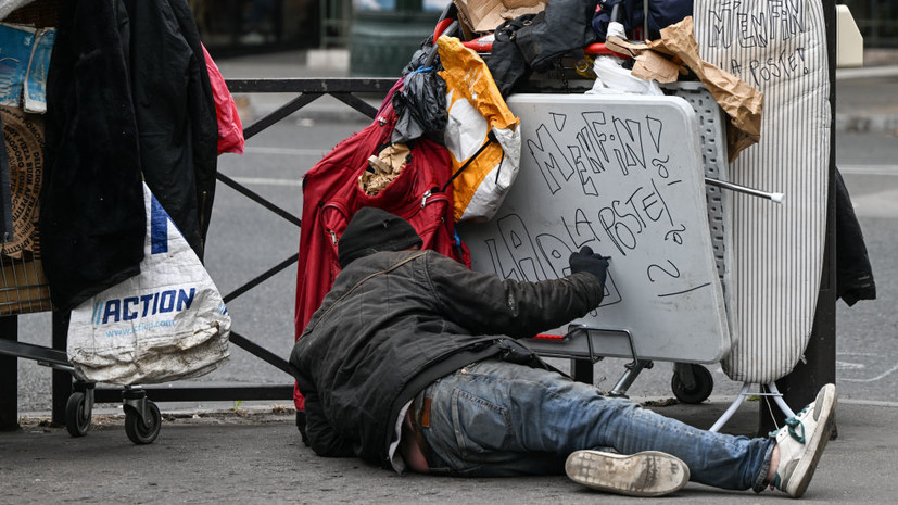 Власти Франции выселили несколько тысяч бездомных из Парижа в преддверии ОИ