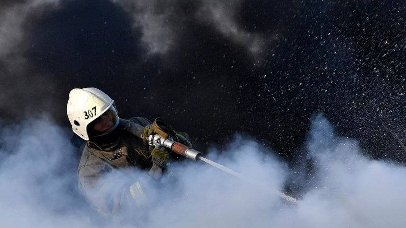 Пожарные ликвидировали открытое горение на крыше цеха в подмосковных Химках