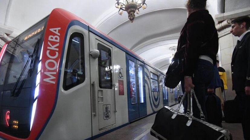 Выгнавшего девушку из вагона метро москвича оштрафовали