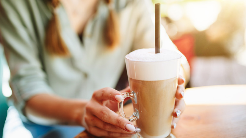 Диетолог Чехонина посоветовала не пить кофе в жару