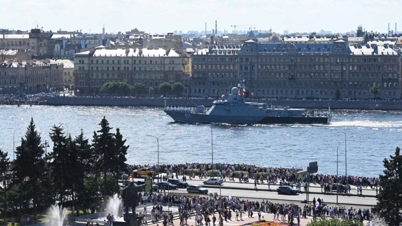 В Петербурге прошла ночная репетиция Главного парада ВМФ