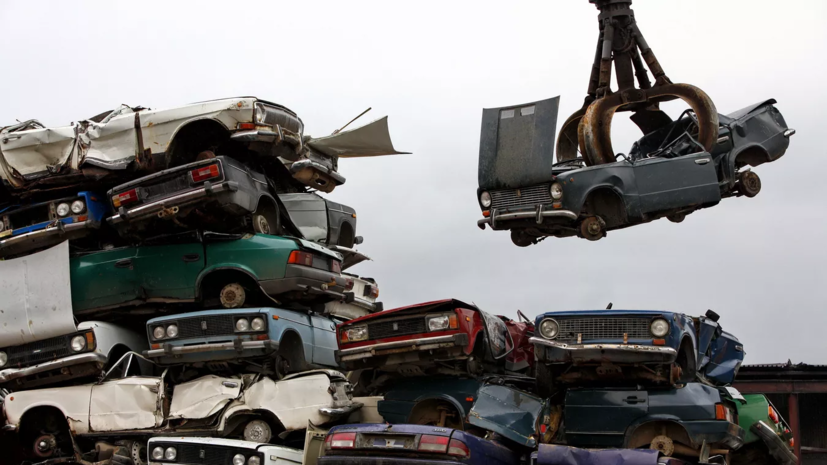 Интерфакс: утильсбор на автомобили собираются повысить на 85% в октябре