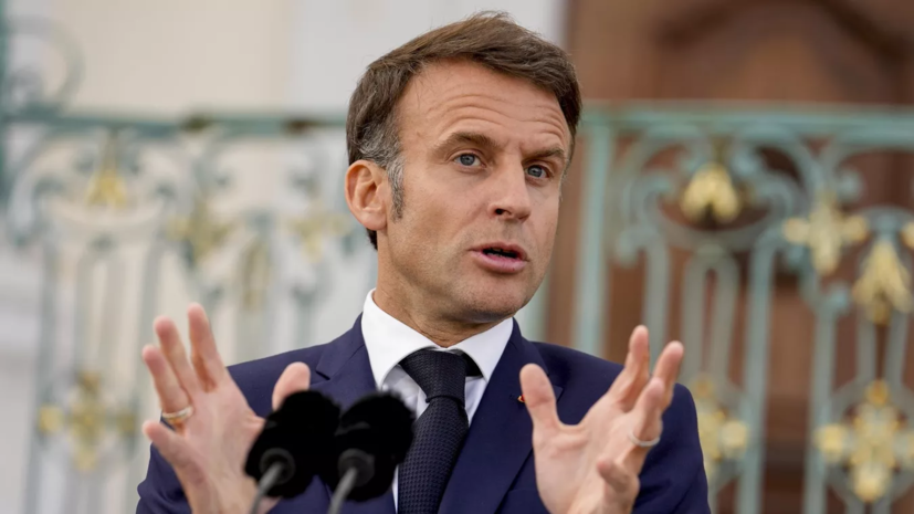 Макрон принял отставку премьер-министра Франции Атталя
