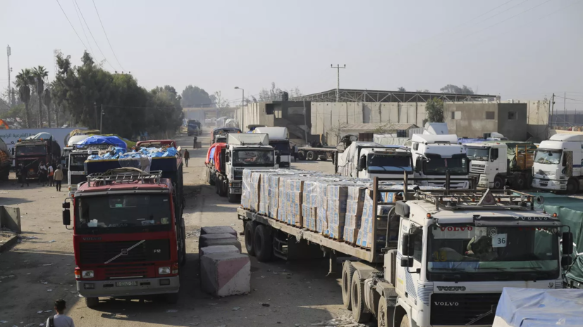 Al Jazeera: 206 грузовиков с гуманитарной помощью въехали за сутки в сектор Газа
