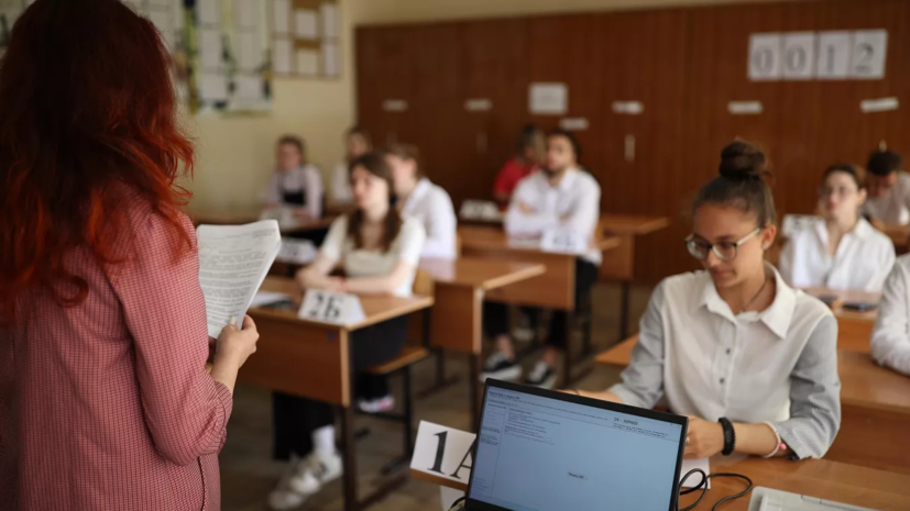 Рособрнадзор: 73% школьников, пересдававших ЕГЭ, повысили свой балл