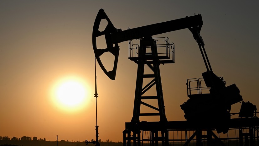 Выше западного потолка: российская нефть Urals уже ровно год стабильно продаётся дороже $60 за баррель