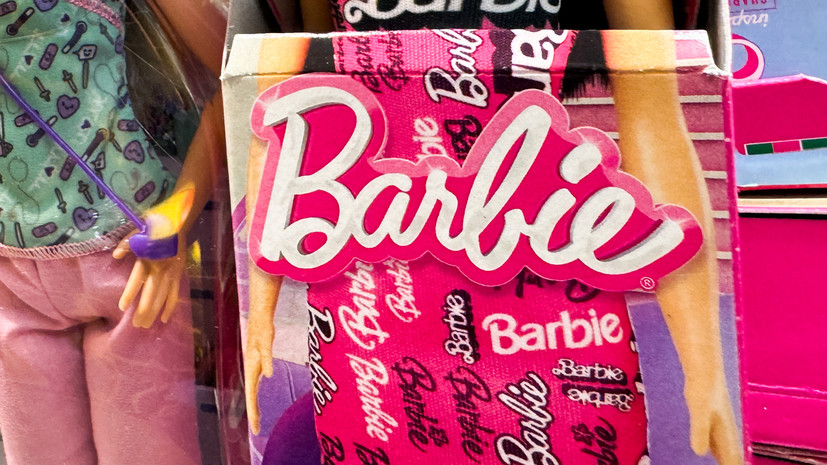 Компания Mattel представила незрячую куклу Барби с тростью