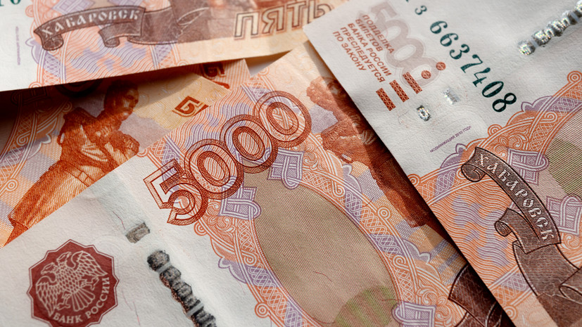 С 1 января 2025 года: Минтруд подготовил законопроект о повышении МРОТ почти на 17% — до 22 440 рублей