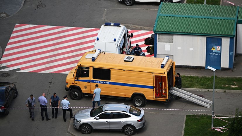 Пострадавший при взрыве автомобиля в Москве находится в сознании