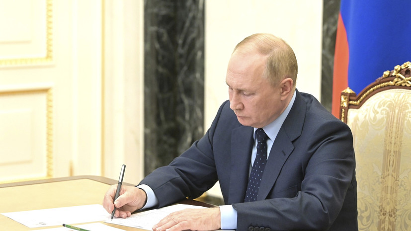 Путин подписал закон, согласно которому КХЛ может стать независимой от IIHF