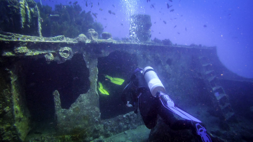 Дайверы обнаружили затонувший фрегат с шампанским на дне Балтийского моря