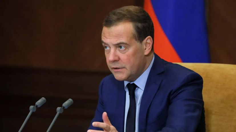 Медведев: Байден стал «хромой уткой» и может натворить много ужасного