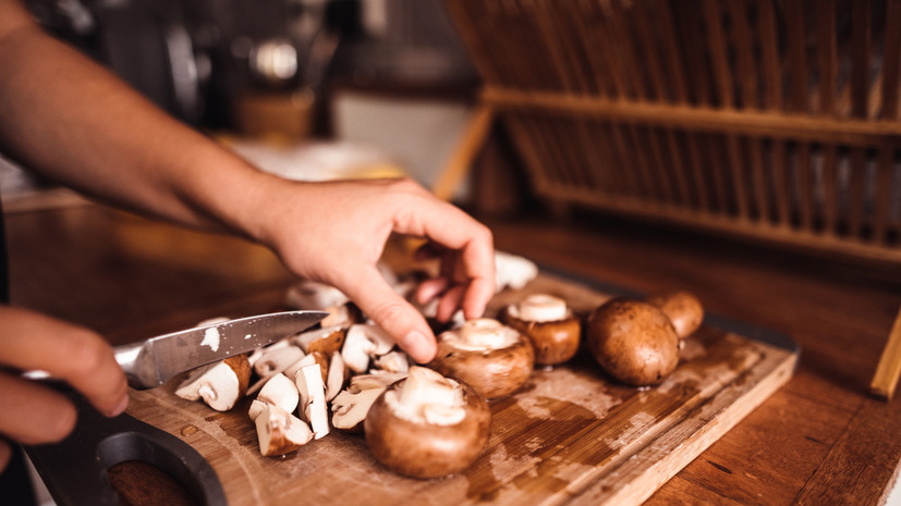 Врач Неронов дал советы по употреблению грибов