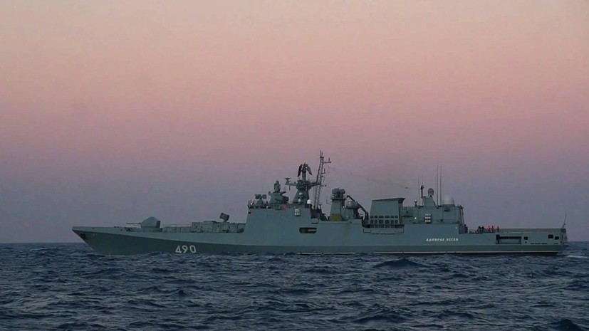 Отличившимся морякам фрегата «Адмирал Эссен» вручили награды