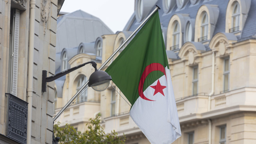 Алжир объявил об отзыве посла из Франции