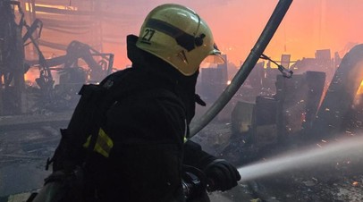 Ряд машин военных ВСУ подожгли ночью в Киеве