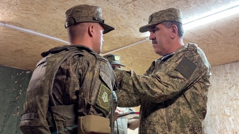 Замминистра обороны России Евкуров наградил отличившихся в зоне СВО военных
