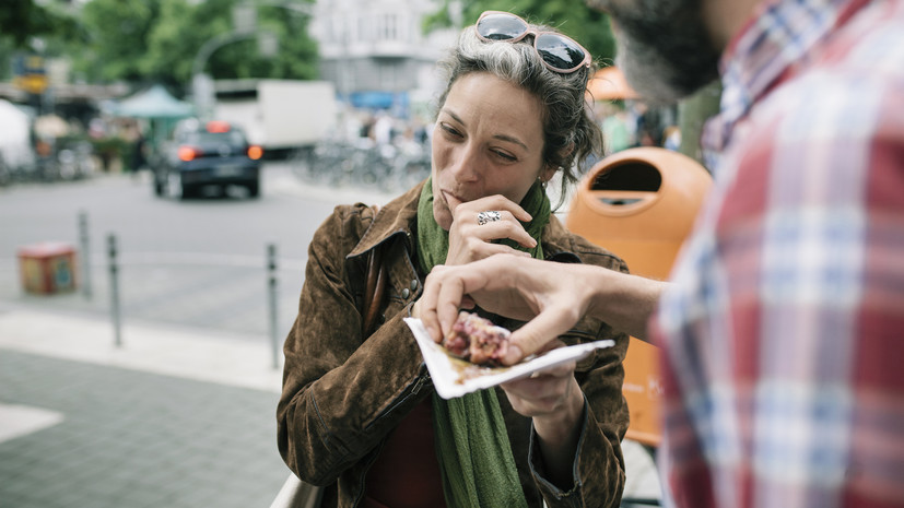 Врач Серёжина посоветовала в путешествии отказаться от уличной еды