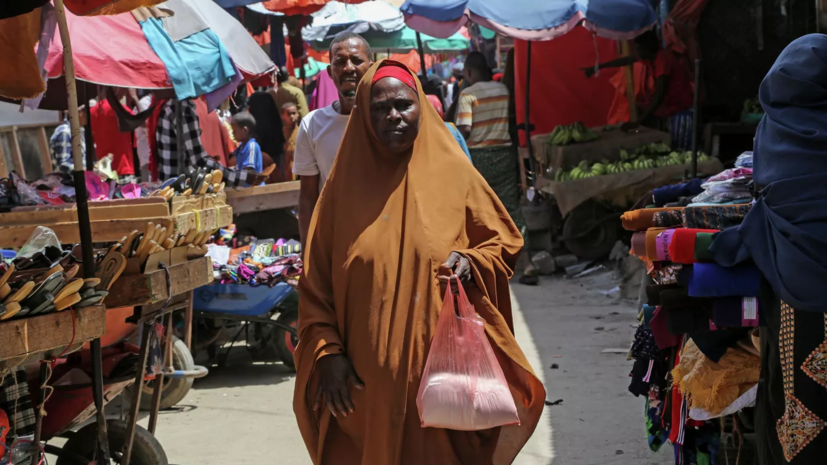 Число жертв из-за подрыва смертника в Сомали возросло до 32