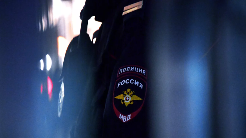 В Петербурге рабочий на мини-погрузчике попытался наехать на полицейского