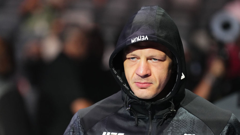 Россиянин Тюлюлин проиграл Думасу на турнире UFC в Абу-Даби