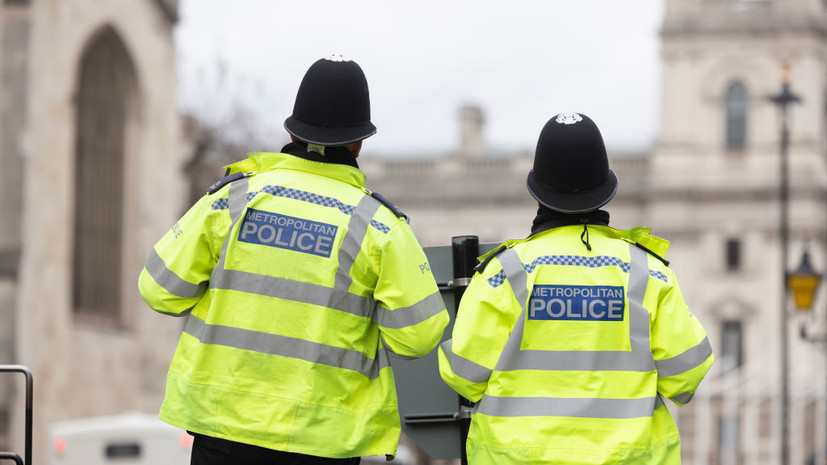 Несколько полицейских пострадали в стычках с протестующими в Британии