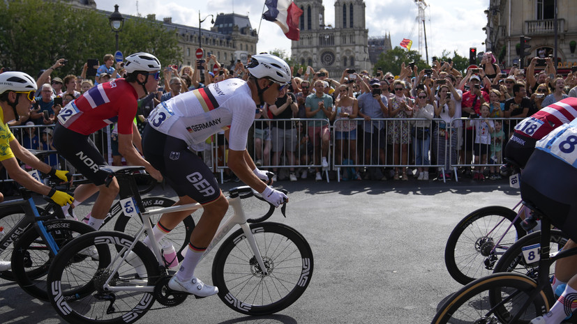 Немецкий велогонщик посетил уборную кафе во время соревнований на Олимпиаде-2024