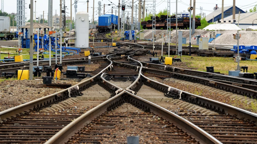 В Крыму продлили ограничение движения железнодорожного транспорта