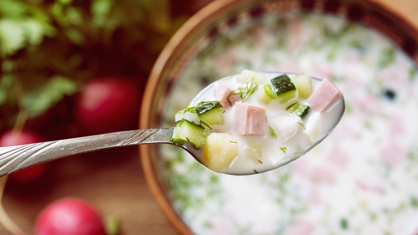 Диетолог Соломатина посоветовала не переедать окрошки