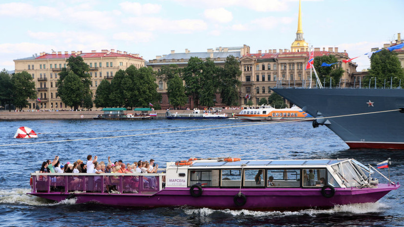 В Санкт-Петербурге столкнулись два теплохода